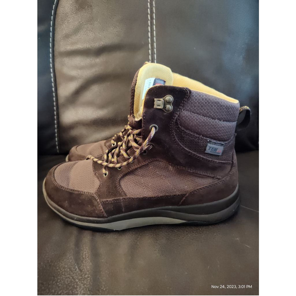 LL Bean Men's Size 10 Primaloft 200 Gram Snow Sneaker Mid Lace-Up Waterproof